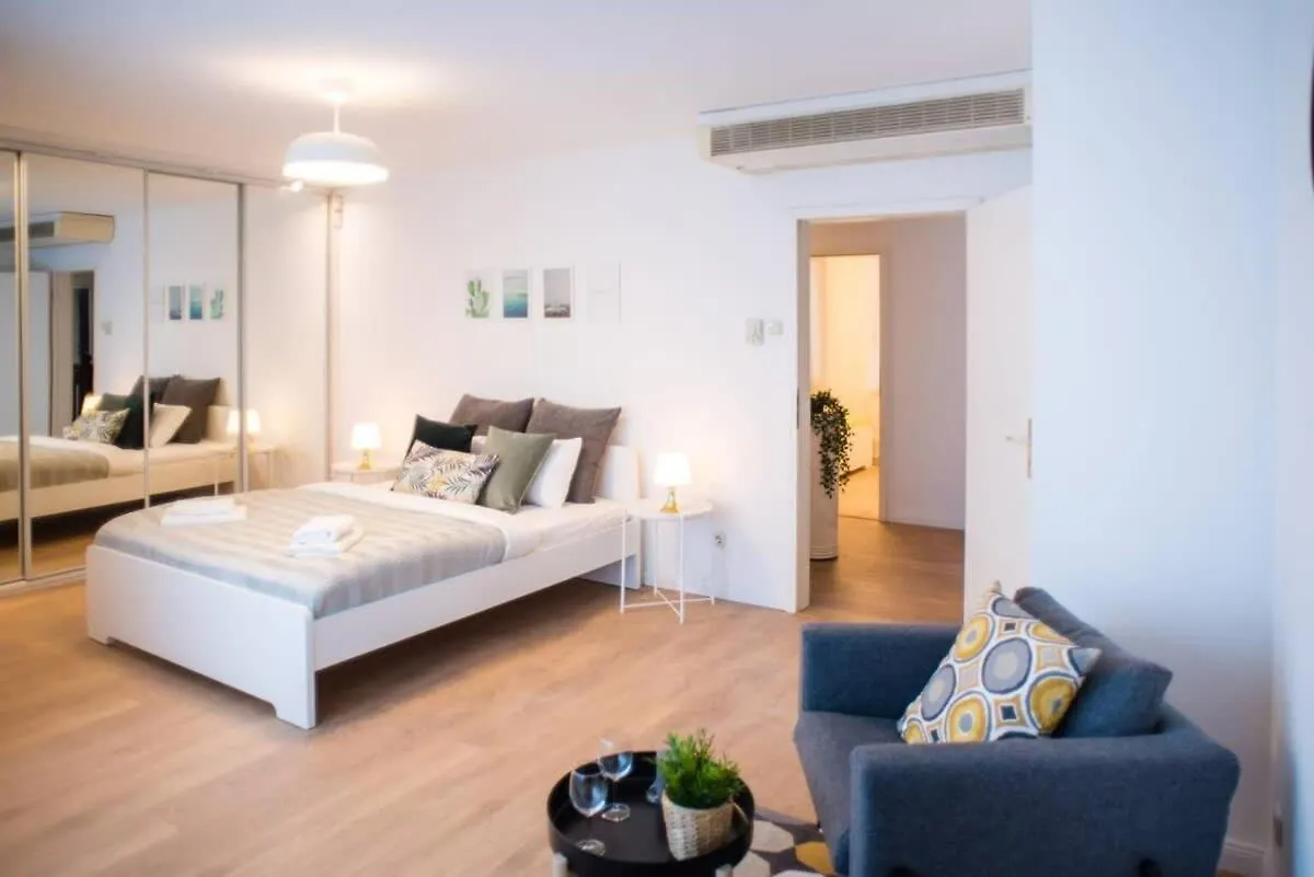 Two-Storey Riverside Panorama Apartment Budapest