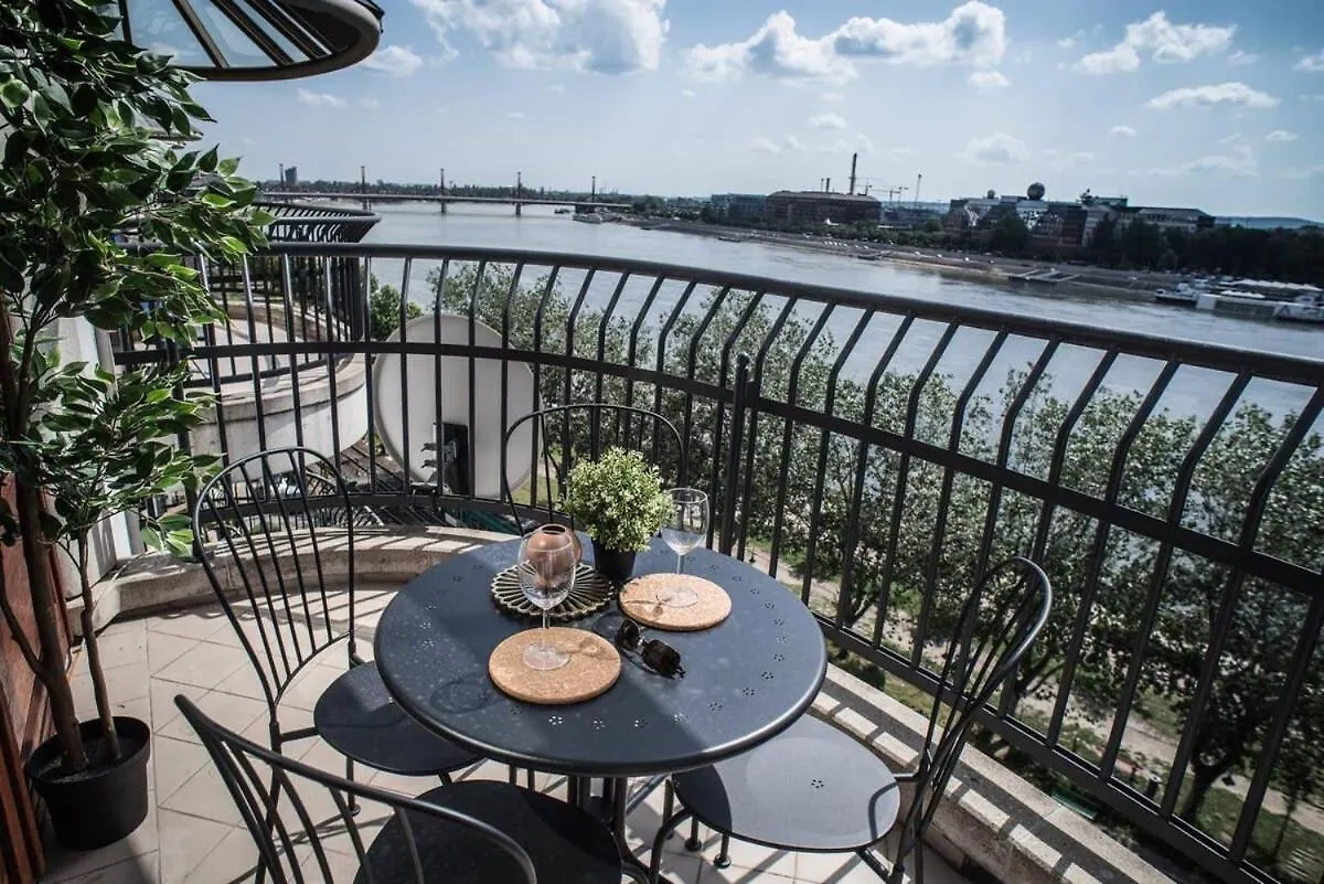 Two-Storey Riverside Panorama Apartment Budapest