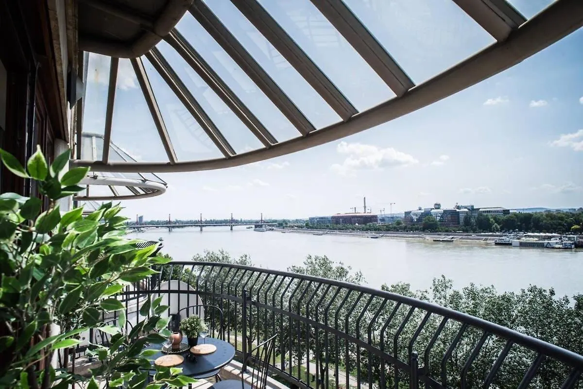 Two-Storey Riverside Panorama Apartment Boedapest